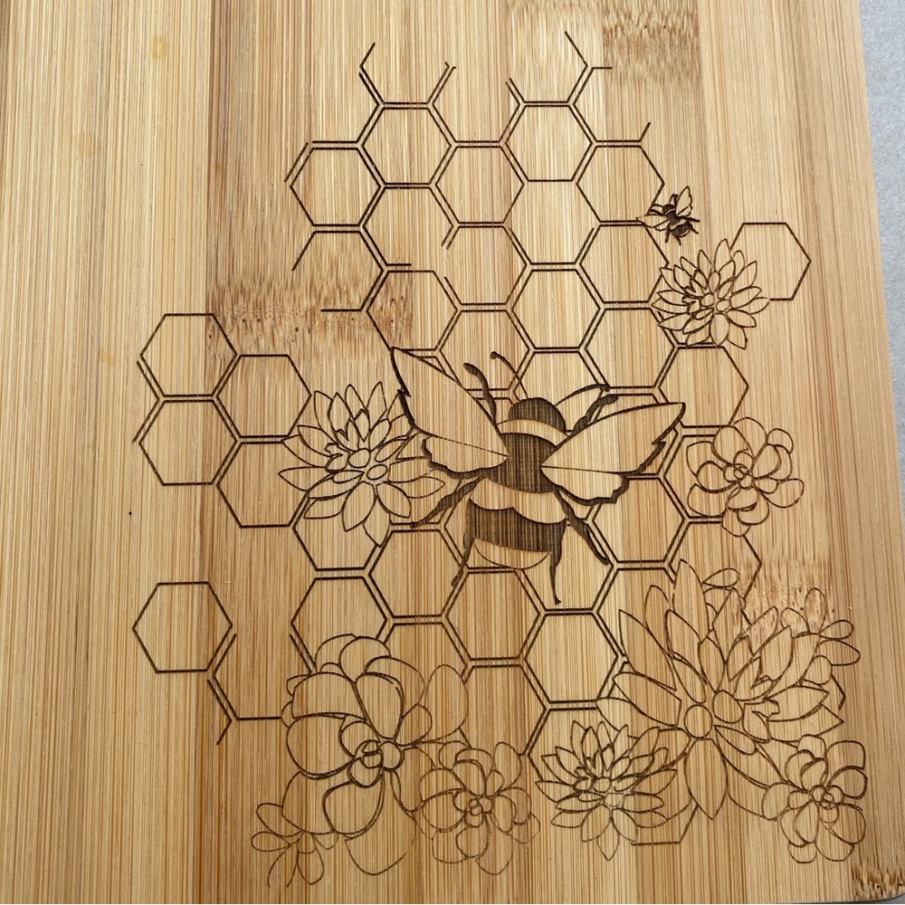 Honey Bee Comb Cutting Bamboo Board Design summer spring kitchen NEW - Picture 3 of 6